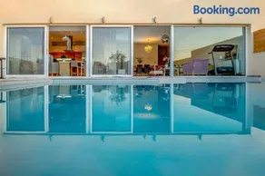 Doukas Retreat, Home Gym, 3 minutes from the Beach - Image 1