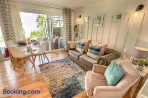 Cornish Beach Retreat - 10 Min Walk to Beach! - Image 2