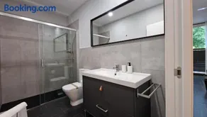Moderno Apartamento con Garaje Privado - Image 4
