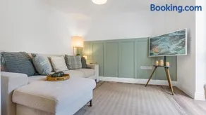 Newly renovated 2-bed house in Lechlade with parking - Image 4