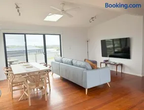 Ocean View Getaway - Image 5