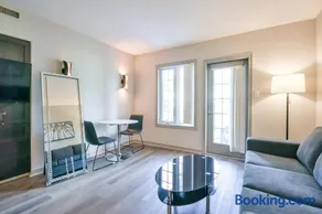 2BR King Suite Pool Sauna Heated Pool - Image 1