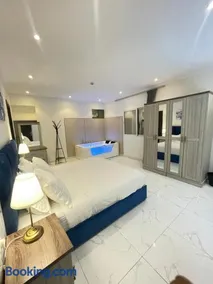 شقة بنظام فيلا مستقلة بالكورنيش apartment with villa system - Image 1