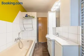 Großzügiges Apartment mit Grill und Garten - Image 3