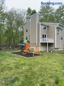 Woodland Chalet I Hot Tub I Home Theater I Fenced Yard I Pet Friendly - Image 1