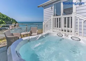 Beach Cove Coastal Retreat - Image 1