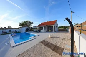 Holiday house MIA - Image 4