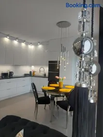 Apartament Black Glamour z Klimatyzacją 728-828-835 TARGI KIELCE - Image 1
