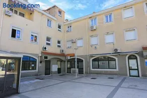 Apartments by the sea Dugi Rat, Omis - 15516 - Image 3