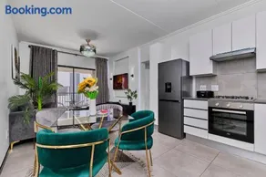 AYA Luxury Apartment - Image 5