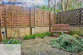 Bohemian Haven Guesthouse - Image 4