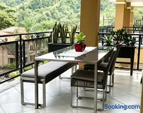 Spacious Penthouse with pool & Jungle Views - Image 3