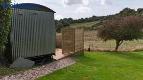 Shepherds hut with Hot Tub pet friendly - Image 2