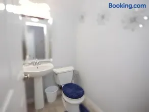 Insurance Ready 4BR Family Home Traveling Pros - Image 4