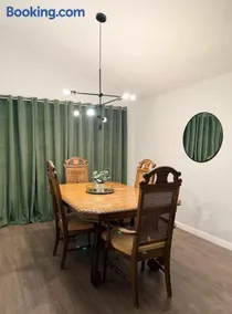 Las Vegas Oasis 4BR Home Pool BBQ & Entertainment - Family Fun - Image 4
