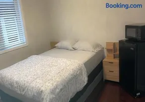 Beautiful private Room near Toronto pearson Airport - Image 4