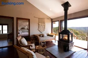 Sunvale Stunning Wilderness Luxury Lodge with Woodfire Heated Spa - Image 3