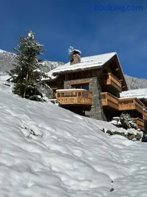 Le Cheval Blanc Luxe, skis aux pieds, jacuzzi, hammam, salle de cinéma - Image 1