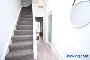 Garden | Parking | 4BR - Image 3