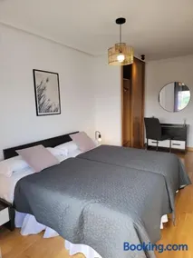 Apartamento Medrano PISCINA AIRE ACONDICIONADO terraza y 5 minutos del centro en coche ideal para mascotas - Image 1