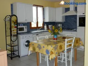 Casa con Terraza y Jardín en St Méard de Drône, Se Aceptan Mascotas - Image 1