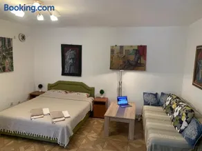 Axenia Hotel - Image 1