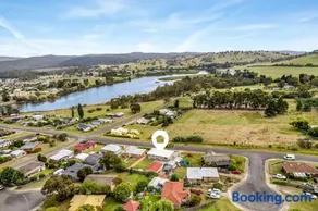 Modern Coastal Escape in Triabunna - Image 2