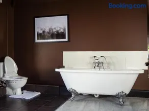 Cheshire Yeoman - Station Hotel - Image 3