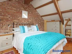 Summer House - Image 1