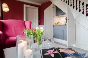 Haus Peacock - Image 1