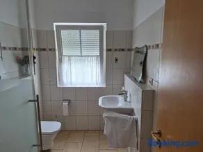 Sonniges Zimmer im Einfamilienhaus - Image 2
