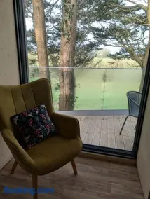 Cozy & Contemporary Lodge by the woods - Image 4