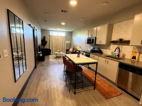 Modern Retreat near Downtown Louisville - Image 1