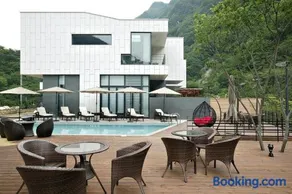 Frame House Yeongwol Boutique Pension - Image 3
