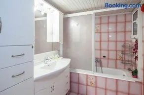 Elegant 2 Bd Apt with Balcony in Korydallos Square - Image 2