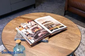 Camden Apartment - Image 2