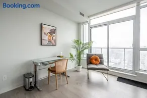 Modern 2BR, 2BA Suite - Incredible Views - Parking - Image 4