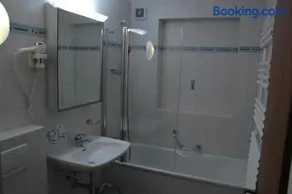 ABA-Sporting Apartment House - Image 1