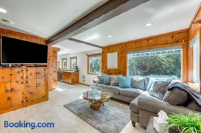 Dog-friendly house near the beach with ocean view and private gas grill - Image 2