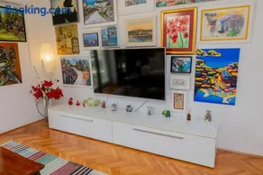 Art & Gallery Vacation Home - Image 2