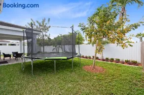 Miami Oasis Villa, Your Luxury Haven - Image 5