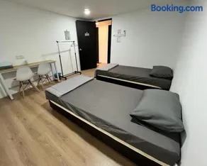 K SUITES HOTEL - Image 3