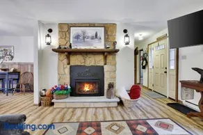 Serenity and Fun all in one in this Cozy Pocono Cabin - Image 1