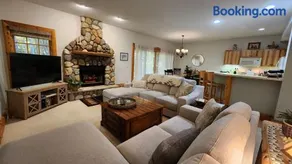 Woods Way Hideaway - minutes from Petoskey & Harbor Springs - close to beaches, skiing & more! - Image 1
