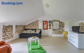 1 Bedroom Stunning Home In Bale - Image 1