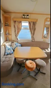 Plum 1 a 3 bed 8 berth luxury static caravan, bedding included, best plot closest to Sealands Family Clubhouse on Coral Beach short walk to rides and beach in Ingoldmells - Image 2