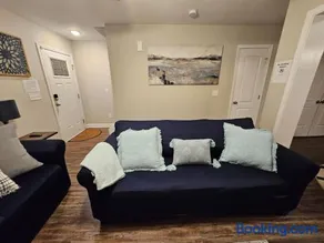 Large 3 bedroom Downtown Parking - Image 3