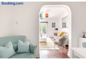 Elegant Flat in a Serene Edinburgh Neighbourhood - Image 5