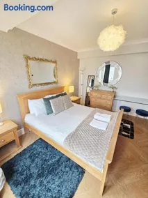 Luxury Beachfront Apartment Brighton Centre - Image 2