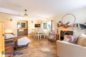 Country Cottage Annex (The Cwtch) - Image 1